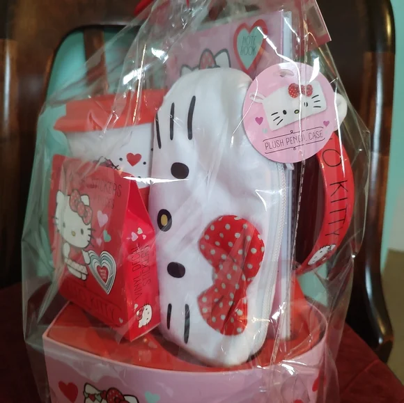 Hello Kitty Gift Set with Red Accents - Picture 4 of 5